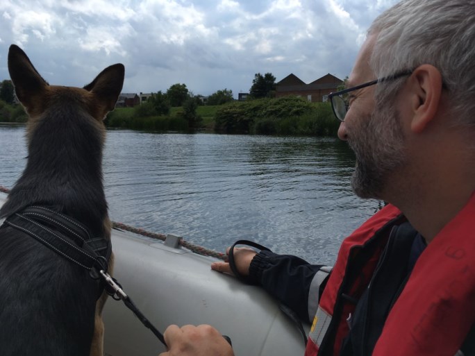 Oefening reddingshonden in De Nekker
